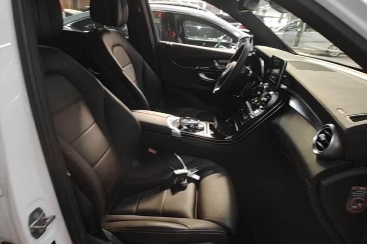 Used Mercedes-Benz GLC 2017 GLC 260 4MATIC Luxury Model Right Front Seat