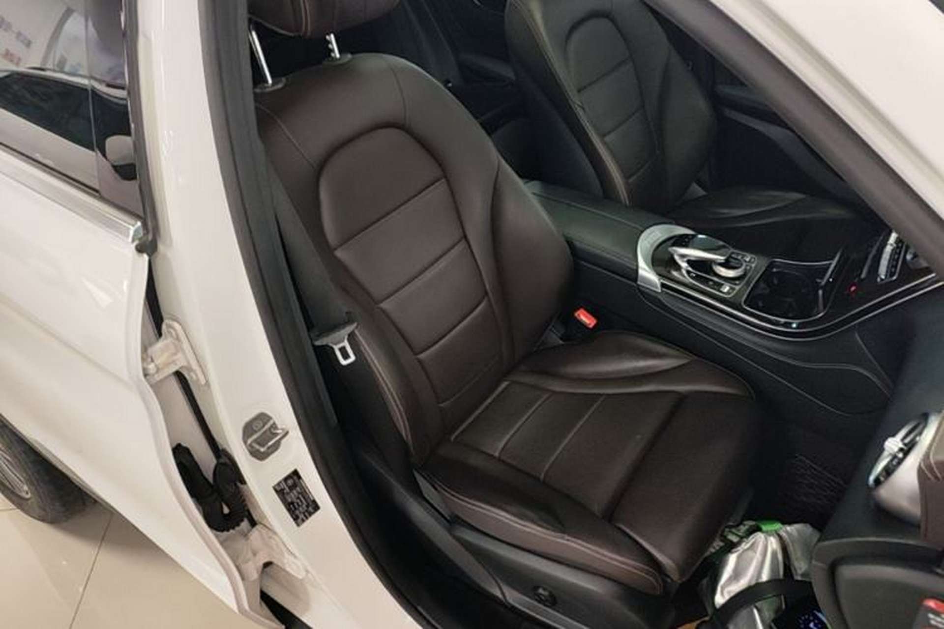 Used Mercedes-Benz GLC 2017 GLC 260 4MATIC Dynamic Edition Right Front Seat