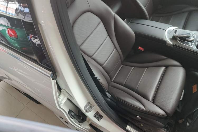 Used Mercedes-Benz GLC 2017 GLC 260 4MATIC Luxury Model Right Front Seat
