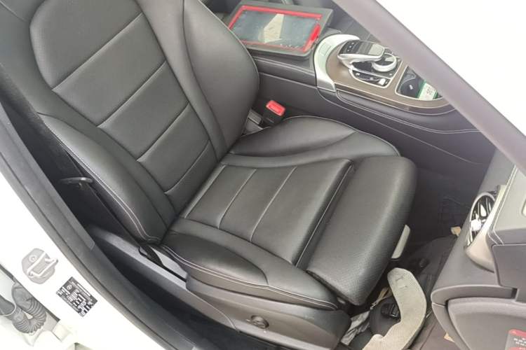 Used Mercedes-Benz GLC 2017 GLC 300 4MATIC Sport Edition Right Front Seat