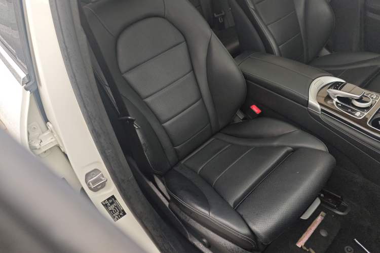 Used Mercedes-Benz GLC 2017 GLC 260 4MATIC Dynamic Edition Right Front Seat