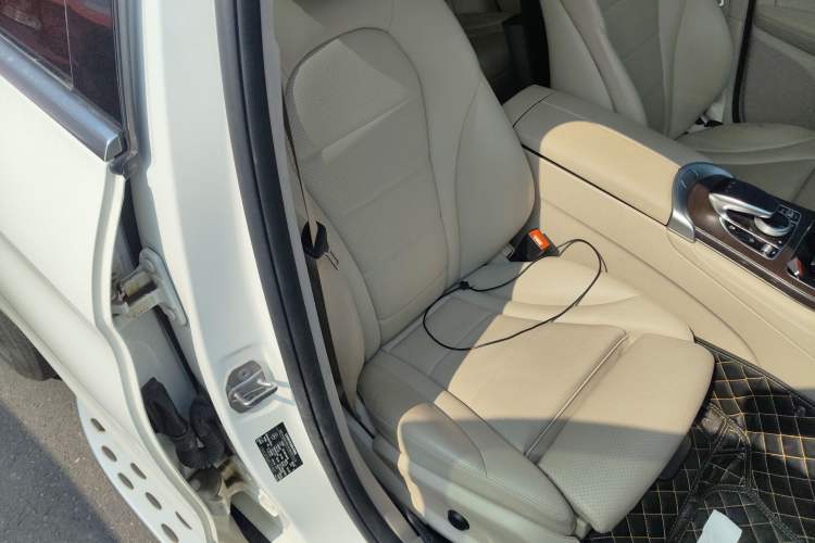Used Mercedes-Benz GLC 2017 GLC 300 4MATIC Sport Edition Right Front Seat