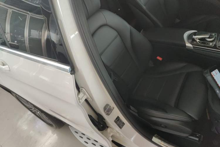 Used Mercedes-Benz GLC 2017 GLC 260 4MATIC Dynamic Edition Right Front Seat