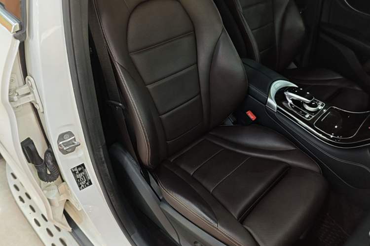 Used Mercedes-Benz GLC 2017 GLC 260 4MATIC Luxury Model Right Front Seat