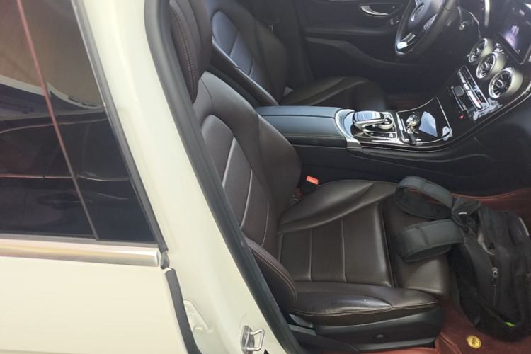 Used Mercedes-Benz GLC 2017 GLC 260 4MATIC Luxury Model Right Front Seat