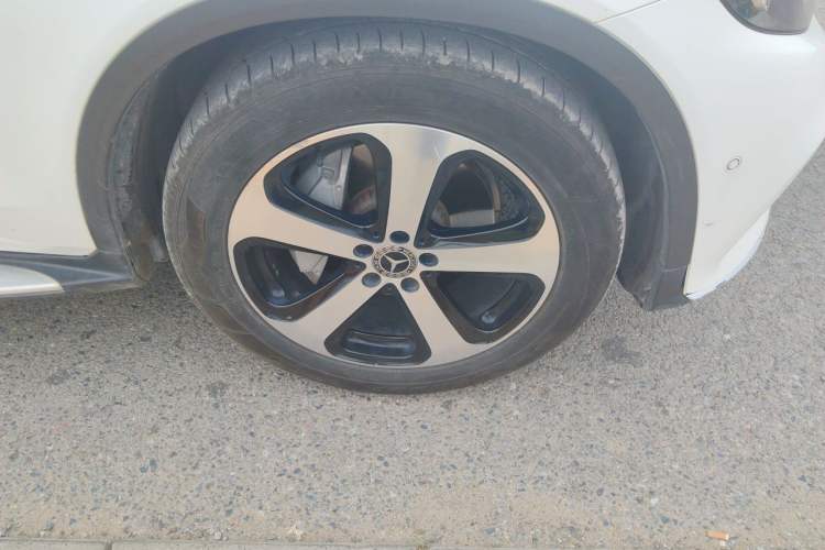 Used Mercedes-Benz GLC 2017 GLC 260 4MATIC Luxury Model Right Front Wheel Hub