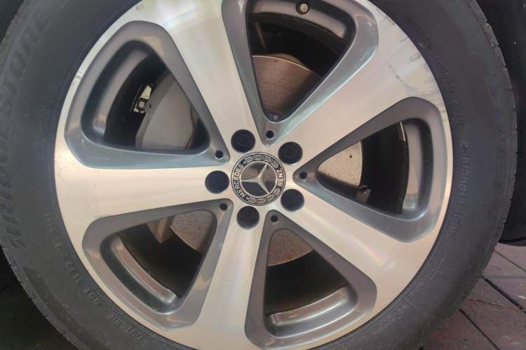 Used Mercedes-Benz GLC 2017 GLC 300 4MATIC Sport Edition Right Front Wheel Hub