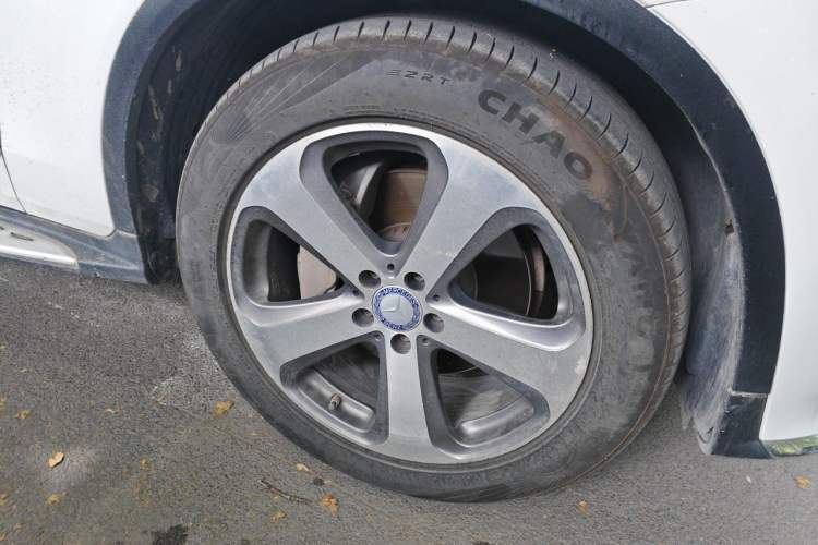 Used Mercedes-Benz GLC 2017 GLC 300 4MATIC Sport Edition Right Front Wheel Hub