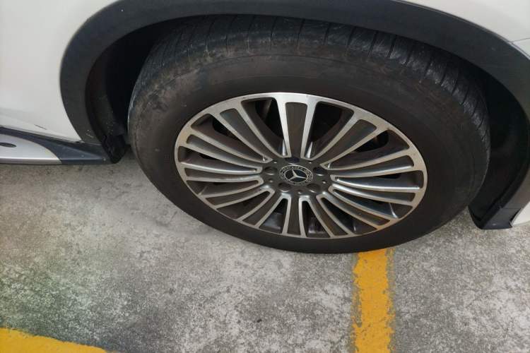 Used Mercedes-Benz GLC 2017 GLC 260 4MATIC Dynamic Edition Right Front Wheel Hub