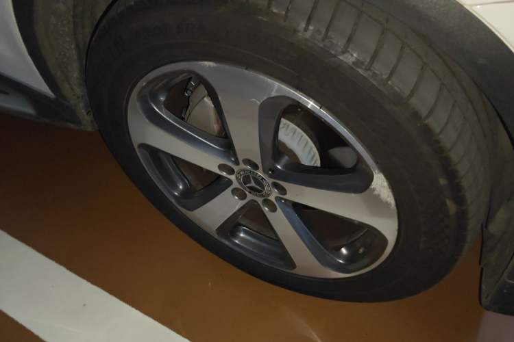 Used Mercedes-Benz GLC 2017 GLC 260 4MATIC Luxury Model Right Front Wheel Hub