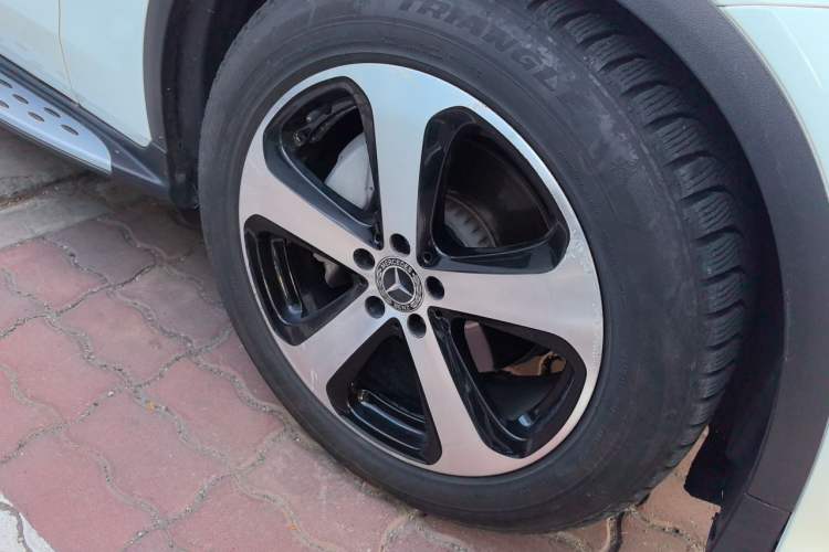 Used Mercedes-Benz GLC 2017 GLC 260 4MATIC Luxury Model Right Front Wheel Hub