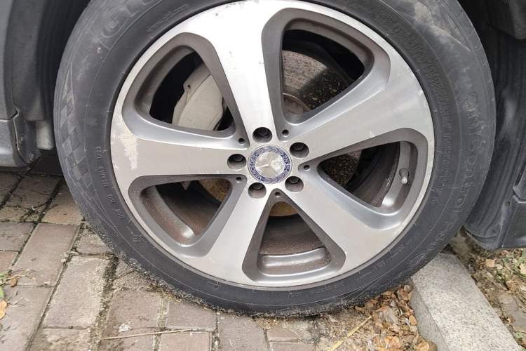 Used Mercedes-Benz GLC 2017 GLC 300 4MATIC Sport Edition Right Front Wheel Hub