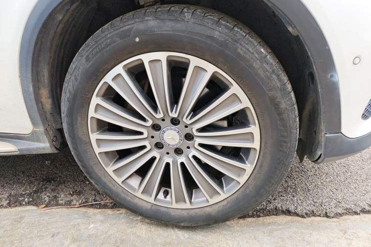 Used Mercedes-Benz GLC 2017 GLC 200 4MATIC Right Front Wheel Hub