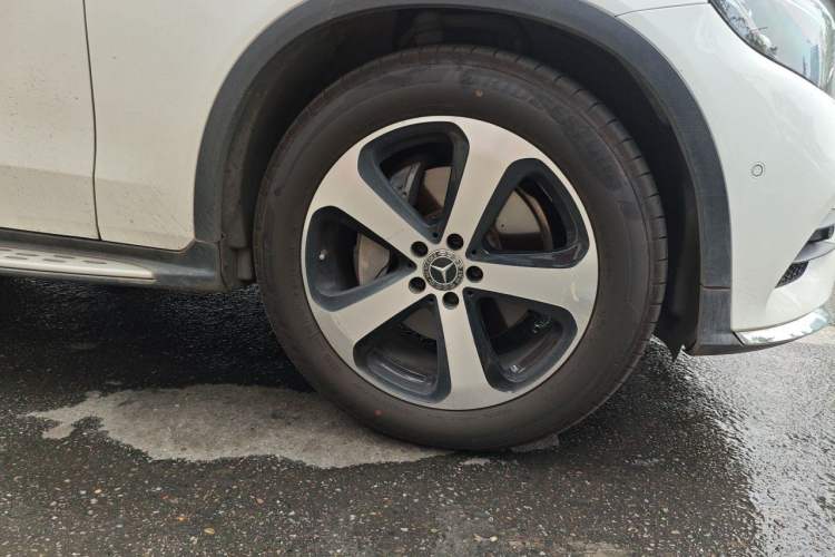 Used Mercedes-Benz GLC 2017 GLC 260 4MATIC Luxury Model Right Front Wheel Hub