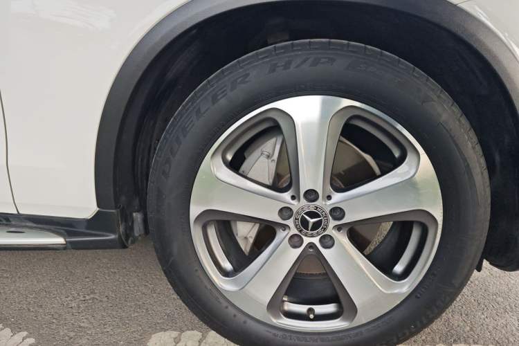 Used Mercedes-Benz GLC 2017 GLC 300 4MATIC Sport Edition Right Front Wheel Hub