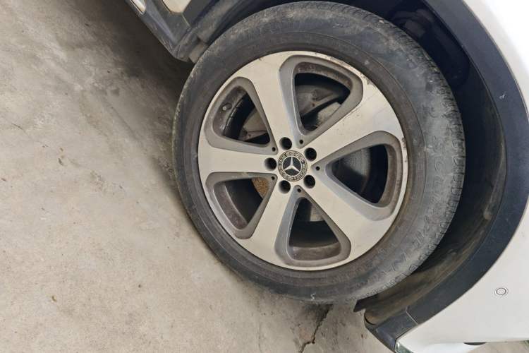 Used Mercedes-Benz GLC 2017 GLC 260 4MATIC Luxury Model Right Front Wheel Hub