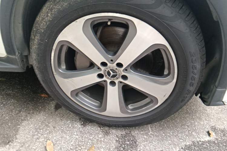 Used Mercedes-Benz GLC 2017 GLC 300 4MATIC Sport Edition Right Front Wheel Hub
