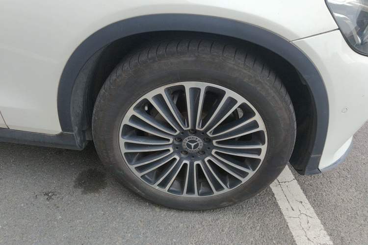 Used Mercedes-Benz GLC 2017 GLC 260 4MATIC Dynamic Edition Right Front Wheel Hub