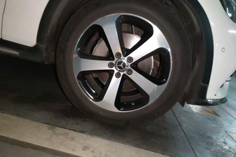 Used Mercedes-Benz GLC 2017 GLC 260 4MATIC Luxury Model Right Front Wheel Hub