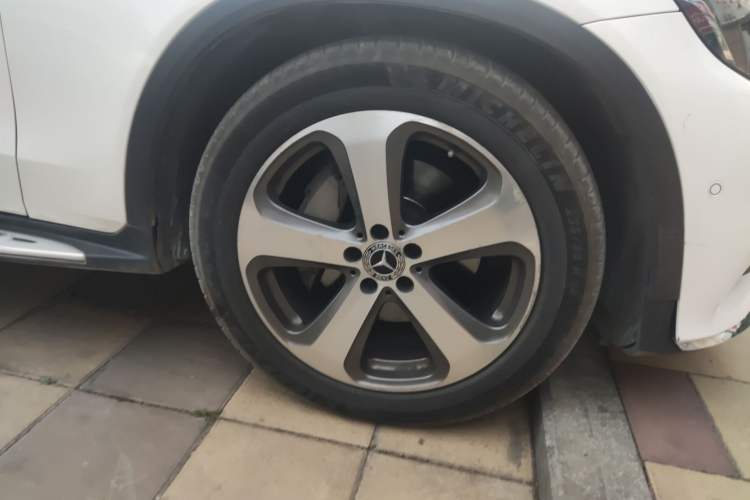 Used Mercedes-Benz GLC 2017 GLC 260 4MATIC Luxury Model Right Front Wheel Hub