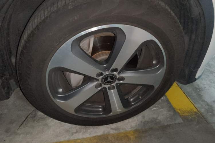 Used Mercedes-Benz GLC 2017 GLC 260 4MATIC Luxury Model Right Front Wheel Hub