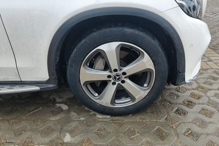 Used Mercedes-Benz GLC 2017 GLC 260 4MATIC Luxury Model Right Front Wheel Hub