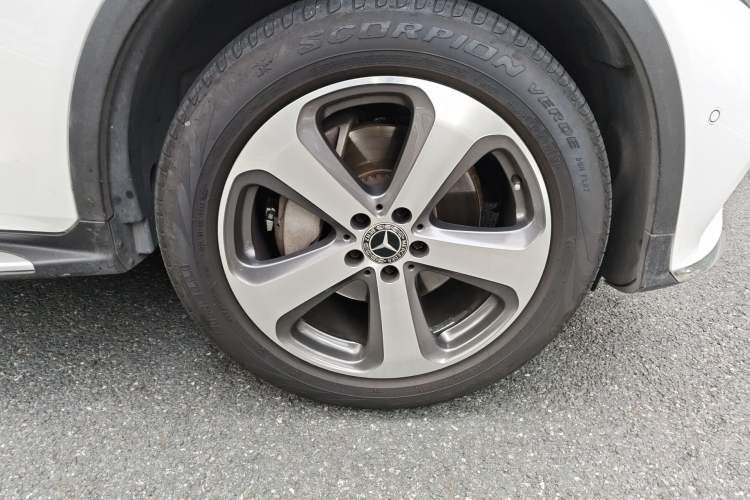 Used Mercedes-Benz GLC 2017 GLC 260 4MATIC Luxury Model Right Front Wheel Hub