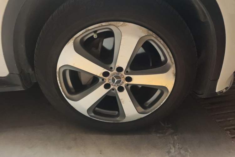 Used Mercedes-Benz GLC 2017 GLC 260 4MATIC Luxury Model Right Front Wheel Hub