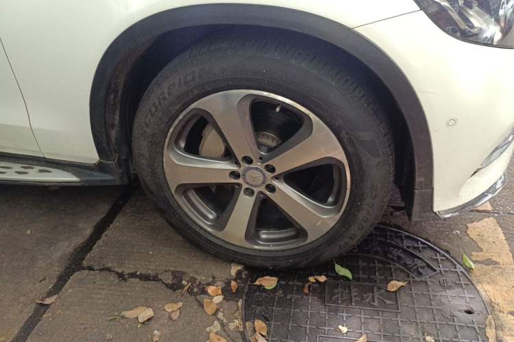 Used Mercedes-Benz GLC 2017 GLC 260 4MATIC Luxury Model Right Front Wheel Hub
