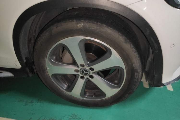 Used Mercedes-Benz GLC 2017 GLC 260 4MATIC Luxury Model Right Front Wheel Hub