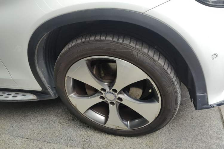 Used Mercedes-Benz GLC 2017 GLC 300 4MATIC Luxury Model Right Front Wheel Hub