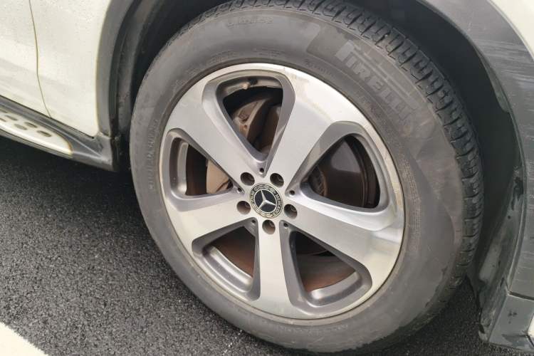 Used Mercedes-Benz GLC 2017 GLC 300 4MATIC Sport Edition Right Front Wheel Hub