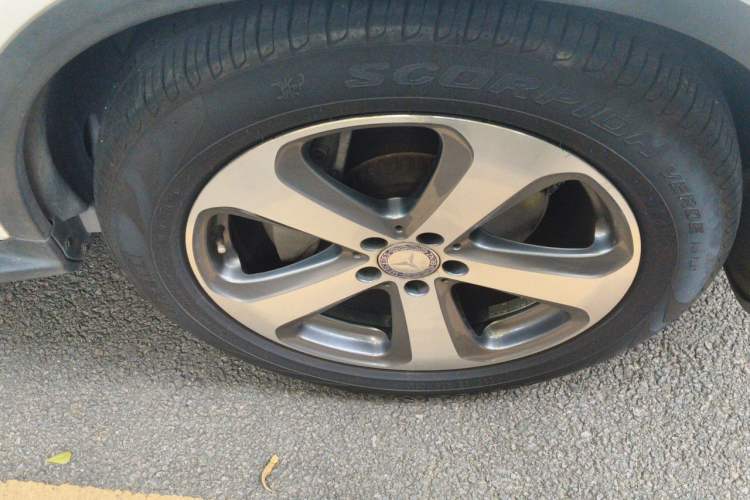 Used Mercedes-Benz GLC 2017 GLC 260 4MATIC Luxury Model Right Front Wheel Hub