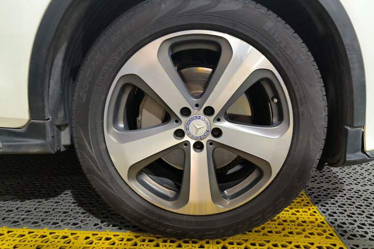 Used Mercedes-Benz GLC 2017 GLC 260 4MATIC Luxury Model Right Front Wheel Hub