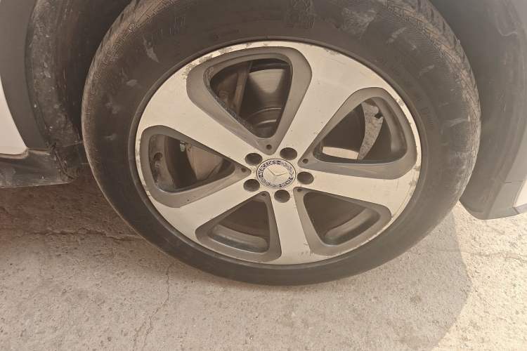 Used Mercedes-Benz GLC 2017 GLC 260 4MATIC Luxury Model Right Front Wheel Hub