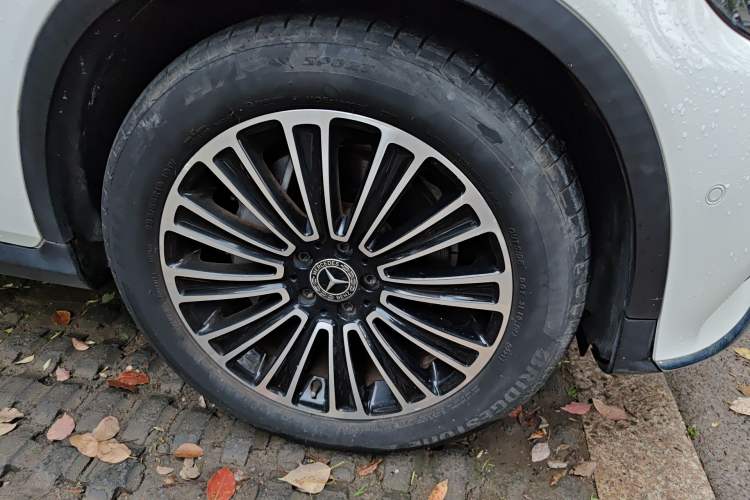 Used Mercedes-Benz GLC 2017 GLC 260 4MATIC Dynamic Edition Right Front Wheel Hub