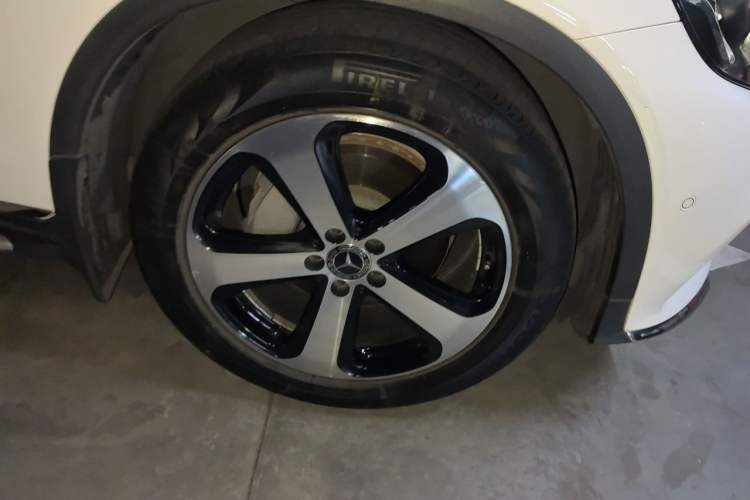 Used Mercedes-Benz GLC 2017 GLC 260 4MATIC Luxury Model Right Front Wheel Hub