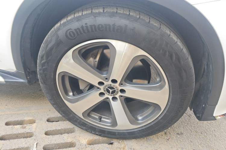 Used Mercedes-Benz GLC 2017 GLC 300 4MATIC Sport Edition Right Front Wheel Hub