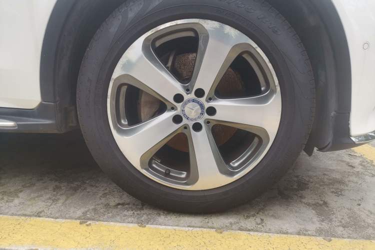 Used Mercedes-Benz GLC 2017 GLC 300 4MATIC Sport Edition Right Front Wheel Hub
