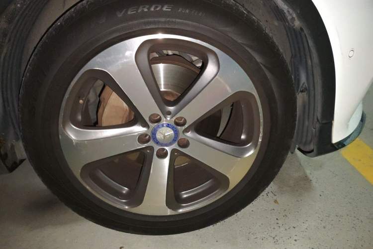 Used Mercedes-Benz GLC 2017 GLC 300 4MATIC Sport Edition Right Front Wheel Hub