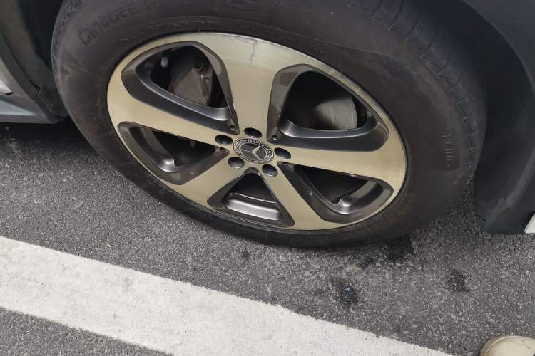 Used Mercedes-Benz GLC 2017 GLC 300 4MATIC Sport Edition Right Front Wheel Hub