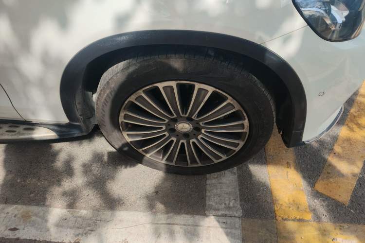 Used Mercedes-Benz GLC 2017 GLC 260 4MATIC Dynamic Edition Right Front Wheel Hub