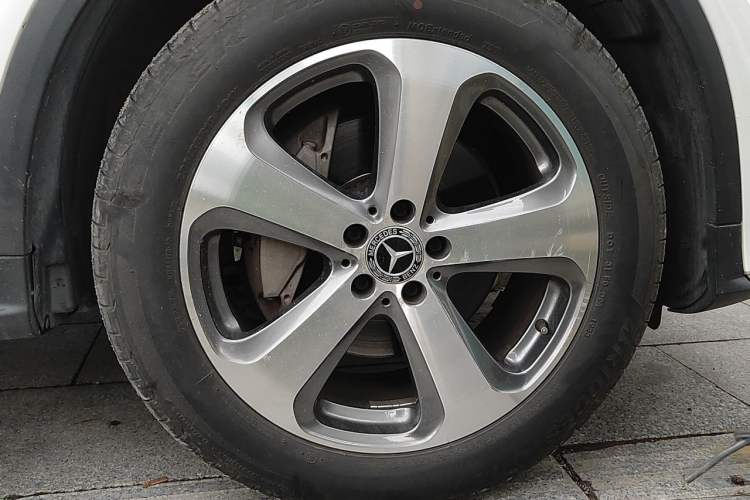 Used Mercedes-Benz GLC 2017 GLC 260 4MATIC Luxury Model Right Front Wheel Hub