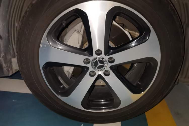 Used Mercedes-Benz GLC 2017 GLC 260 4MATIC Luxury Model Right Front Wheel Hub