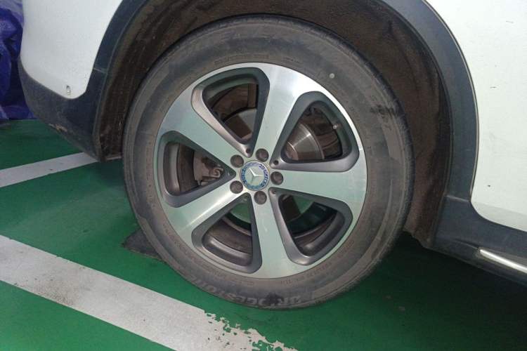 Used Mercedes-Benz GLC 2017 GLC 300 4MATIC Sport Edition Right Front Wheel Hub