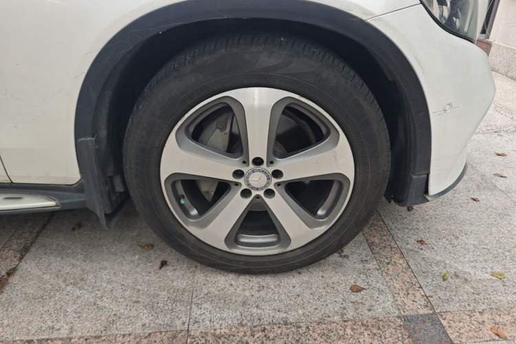 Used Mercedes-Benz GLC 2017 GLC 300 4MATIC Sport Edition Right Front Wheel Hub