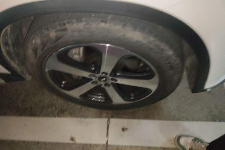 Used Mercedes-Benz GLC 2017 GLC 260 4MATIC Luxury Model Right Front Wheel Hub