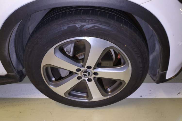 Used Mercedes-Benz GLC 2017 GLC 260 4MATIC Luxury Model Right Front Wheel Hub