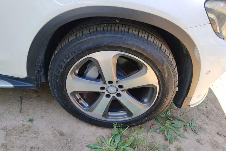 Used Mercedes-Benz GLC 2017 GLC 260 4MATIC Luxury Model Right Front Wheel Hub