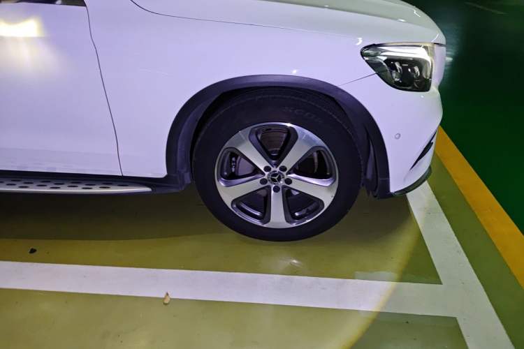 Used Mercedes-Benz GLC 2017 GLC 300 4MATIC Sport Edition Right Front Wheel Hub